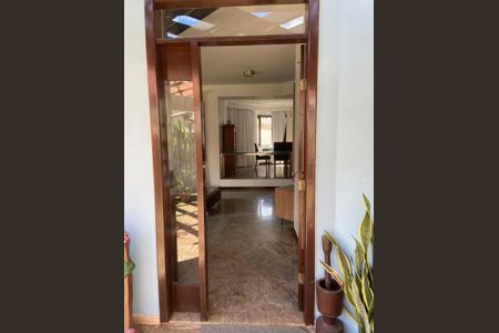 Casa para alugar com 390m², 5 quartos e 3 vagasSala