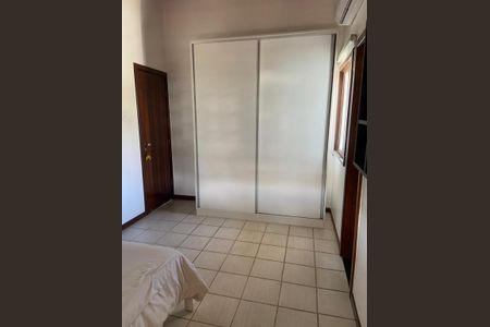Casa para alugar com 390m², 5 quartos e 3 vagasQuarto