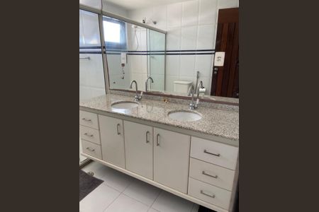 Casa para alugar com 390m², 5 quartos e 3 vagasBanheiro