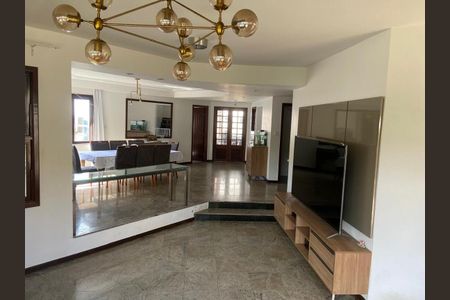 Casa para alugar com 390m², 5 quartos e 3 vagasSala