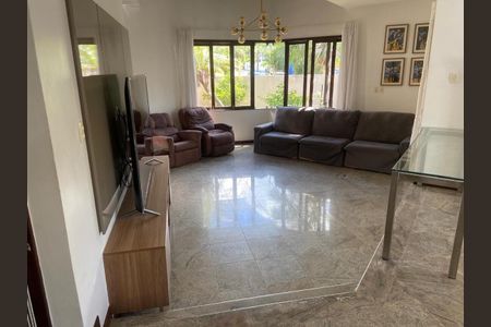 Casa para alugar com 390m², 5 quartos e 3 vagasSala