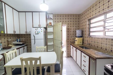 Casa para alugar com 120m², 2 quartos e 2 vagasCozinha