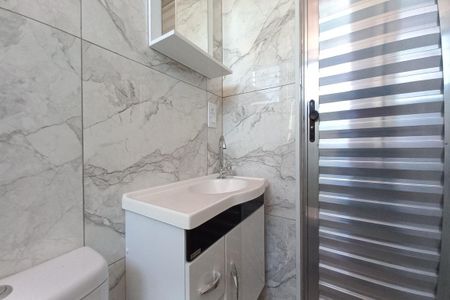 Banheiro de kitnet/studio para alugar com 1 quarto, 30m² em Jardim dos Oliveiras, Campinas