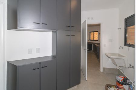 Apartamento para alugar com 189m², 4 quartos e 2 vagas Apartamento para alugar com 189m², 4 quartos e 2 vagasÁrea de Serviço
