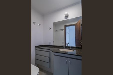Apartamento para alugar com 189m², 4 quartos e 2 vagas Apartamento para alugar com 189m², 4 quartos e 2 vagasBanheiro da Suíte 2