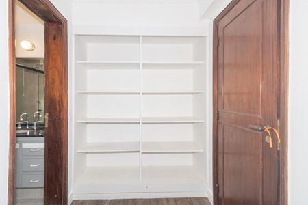 Apartamento para alugar com 189m², 4 quartos e 2 vagas Apartamento para alugar com 189m², 4 quartos e 2 vagasQuarto Suíte 3