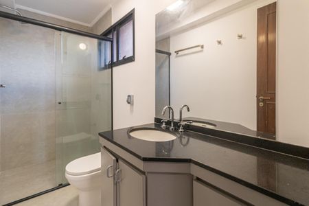 Apartamento para alugar com 189m², 4 quartos e 2 vagas Apartamento para alugar com 189m², 4 quartos e 2 vagasBanheiro da Suíte 1