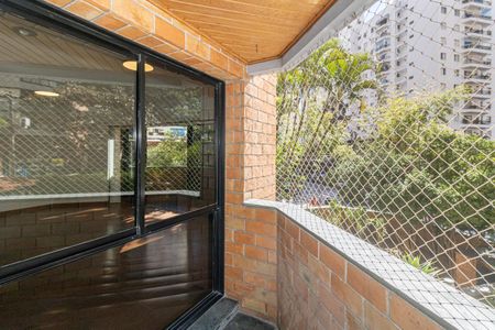 Apartamento para alugar com 189m², 4 quartos e 2 vagas Apartamento para alugar com 189m², 4 quartos e 2 vagasVaranda da Sala de Jantar