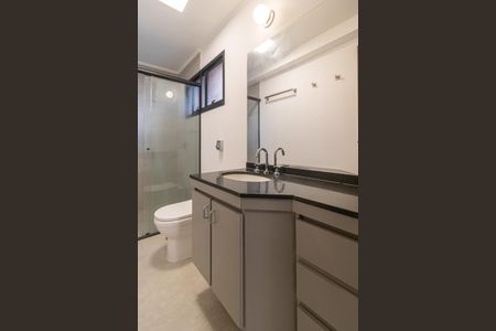 Banheiro da Suíte 1 de apartamento para alugar com 4 quartos, 189m² em Vila Uberabinha, São Paulo