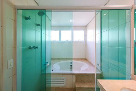 Apartamento para alugar com 244m², 4 quartos e 4 vagas