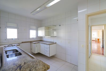 Apartamento para alugar com 244m², 4 quartos e 4 vagas
