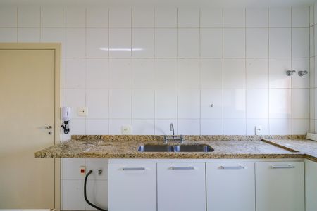 Apartamento para alugar com 244m², 4 quartos e 4 vagas