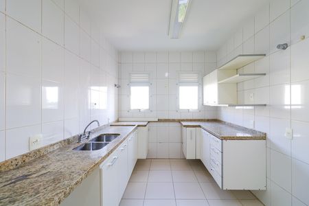 Apartamento para alugar com 244m², 4 quartos e 4 vagas