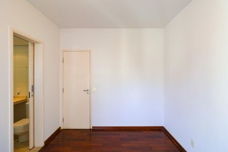 Apartamento para alugar com 244m², 4 quartos e 4 vagas