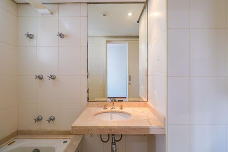 Apartamento para alugar com 244m², 4 quartos e 4 vagas