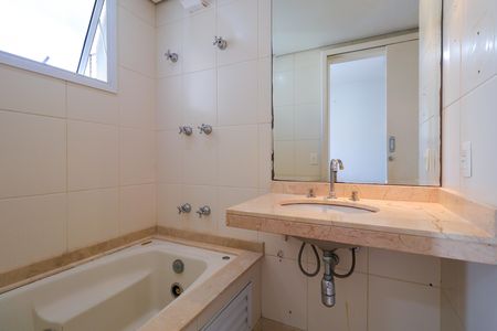 Apartamento para alugar com 244m², 4 quartos e 4 vagas