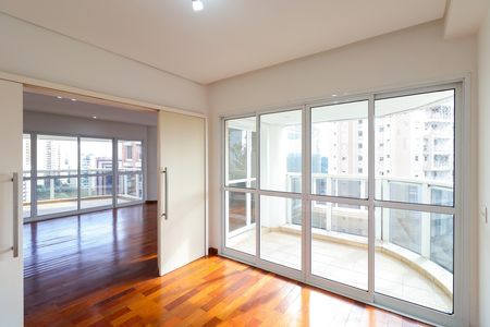 Apartamento para alugar com 244m², 4 quartos e 4 vagas