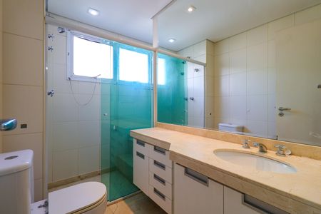 Apartamento para alugar com 244m², 4 quartos e 4 vagas
