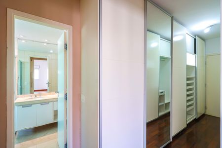 Apartamento para alugar com 244m², 4 quartos e 4 vagas