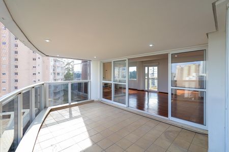 Apartamento para alugar com 244m², 4 quartos e 4 vagas