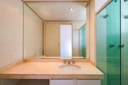 Apartamento para alugar com 244m², 4 quartos e 4 vagas