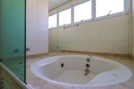 Apartamento para alugar com 244m², 4 quartos e 4 vagas