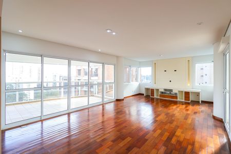 Apartamento para alugar com 244m², 4 quartos e 4 vagas