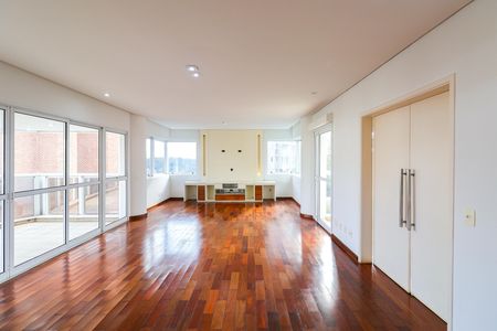 Apartamento para alugar com 244m², 4 quartos e 4 vagas