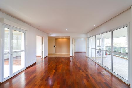 Apartamento para alugar com 244m², 4 quartos e 4 vagas