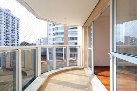 Apartamento para alugar com 244m², 4 quartos e 4 vagas