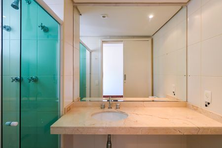 Apartamento para alugar com 244m², 4 quartos e 4 vagas