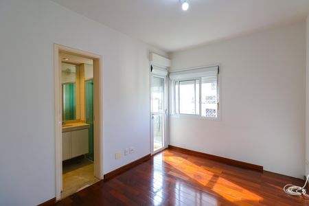 Apartamento para alugar com 244m², 4 quartos e 4 vagas