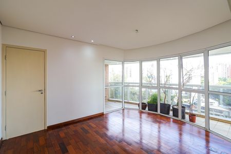 Apartamento para alugar com 244m², 4 quartos e 4 vagas