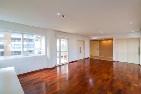 Apartamento para alugar com 244m², 4 quartos e 4 vagas