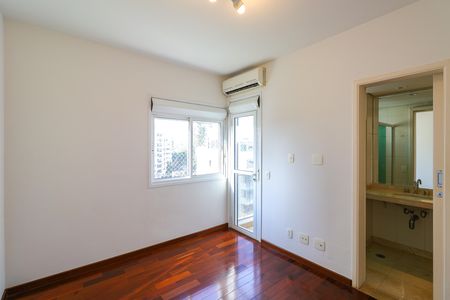 Apartamento para alugar com 244m², 4 quartos e 4 vagas
