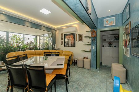 Apartamento à venda com 148m², 3 quartos e sem vaga Apartamento à venda com 148m², 3 quartos e sem vagaSala