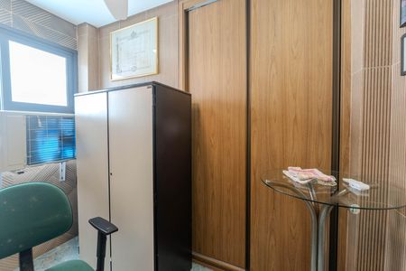 Apartamento à venda com 148m², 3 quartos e sem vaga Apartamento à venda com 148m², 3 quartos e sem vagaEscritório