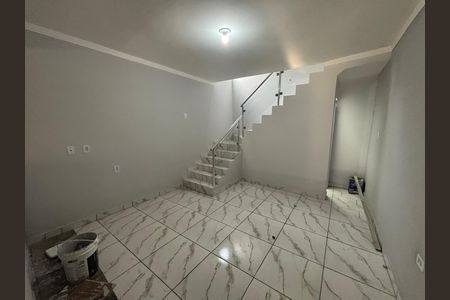 Sala  de casa para alugar com 3 quartos, 130m² em Vila Romanopolis, Ferraz de Vasconcelos