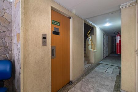 Apartamento à venda com 58m², 2 quartos e sem vaga Apartamento à venda com 58m², 2 quartos e sem vagaElevador