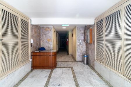 Apartamento à venda com 58m², 2 quartos e sem vaga Apartamento à venda com 58m², 2 quartos e sem vagaHall social