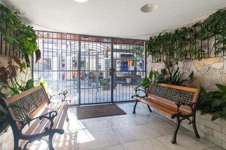 Apartamento à venda com 58m², 2 quartos e sem vaga Apartamento à venda com 58m², 2 quartos e sem vagaHall social