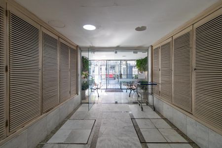 Apartamento à venda com 58m², 2 quartos e sem vaga Apartamento à venda com 58m², 2 quartos e sem vagaHall social
