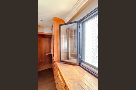 Apartamento para alugar com 180m², 4 quartos e 3 vagasCloset da suíte