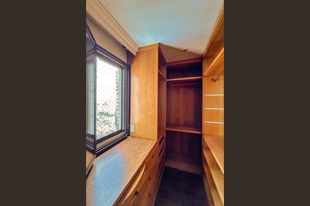 Apartamento para alugar com 180m², 4 quartos e 3 vagasCloset da suíte