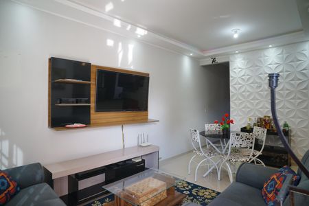 Casa para alugar com 70m², 2 quartos e 2 vagas Casa para alugar com 70m², 2 quartos e 2 vagasSala