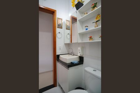 Casa para alugar com 70m², 2 quartos e 2 vagas Casa para alugar com 70m², 2 quartos e 2 vagasBanheiro Social