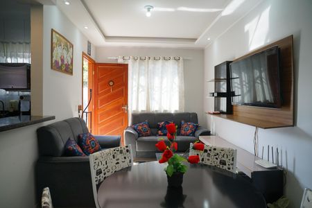 Casa para alugar com 70m², 2 quartos e 2 vagas Casa para alugar com 70m², 2 quartos e 2 vagasSala