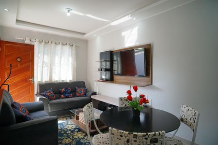 Casa para alugar com 70m², 2 quartos e 2 vagas Casa para alugar com 70m², 2 quartos e 2 vagasSala
