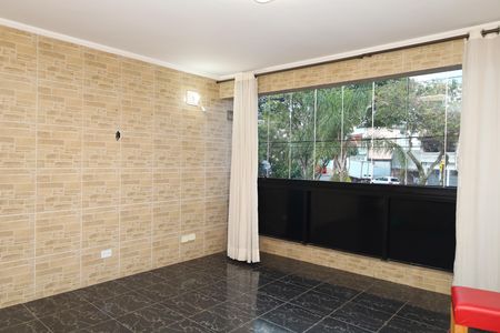 Casa à venda com 150m², 3 quartos e 2 vagasVaranda com churrasqueira