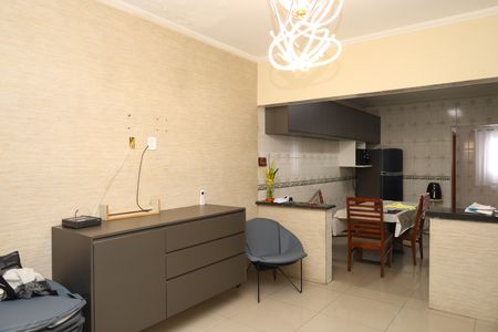 Sala de casa para alugar com 3 quartos, 150m² em Vila Carmosina, São Paulo
